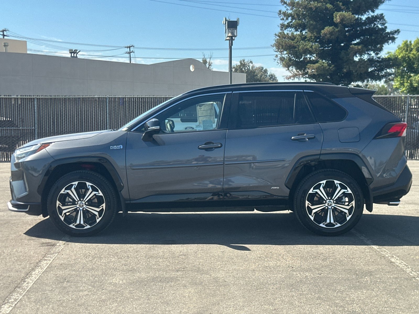 2023 Toyota RAV4 Prime XSE photo 3