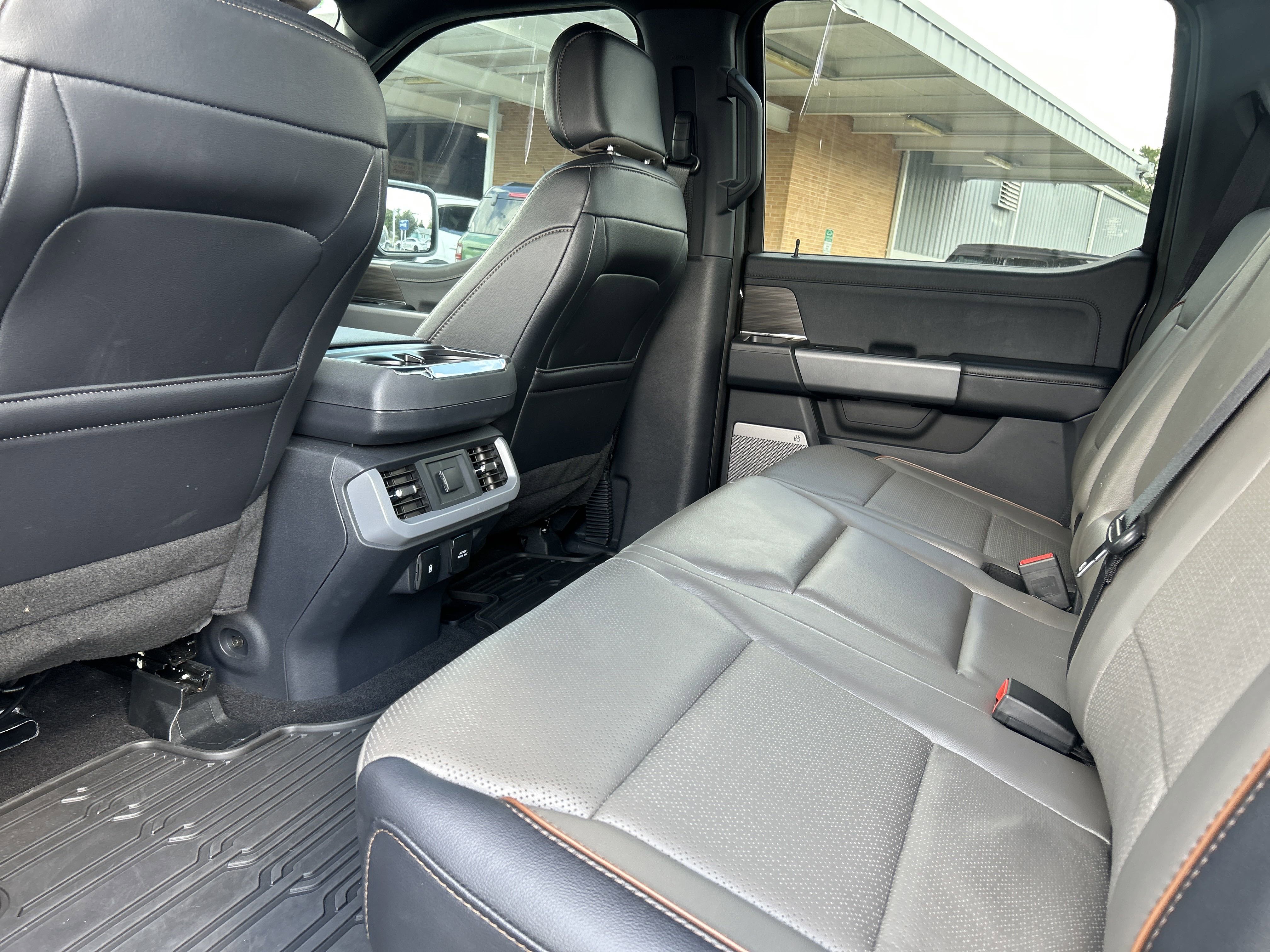 2024 Ford F-150 Lariat photo 13