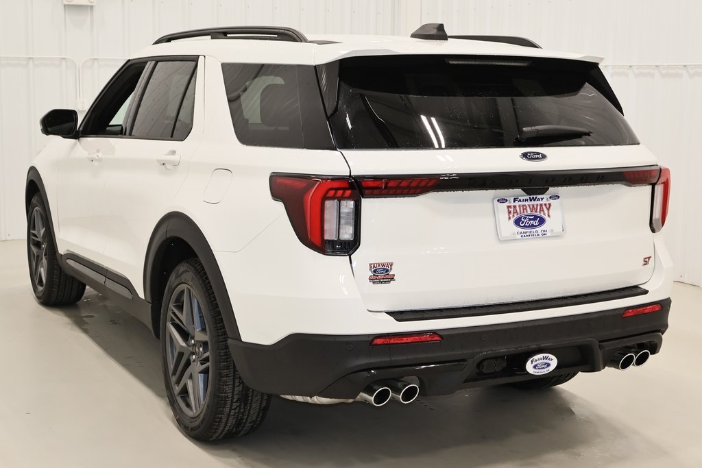 2025 Ford Explorer ST photo 3