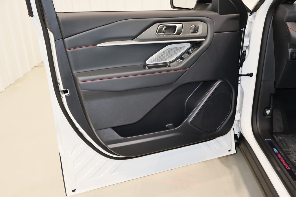 2025 Ford Explorer ST photo 6