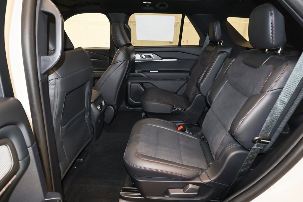 2025 Ford Explorer ST photo 11