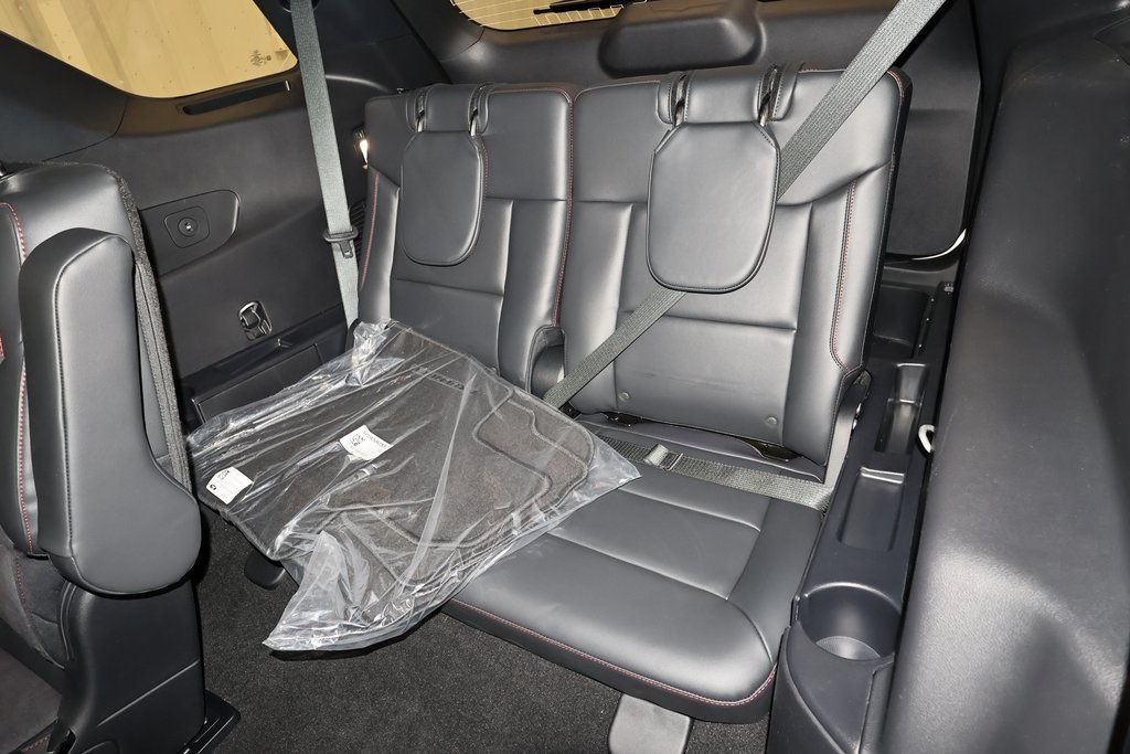 2025 Ford Explorer ST photo 13
