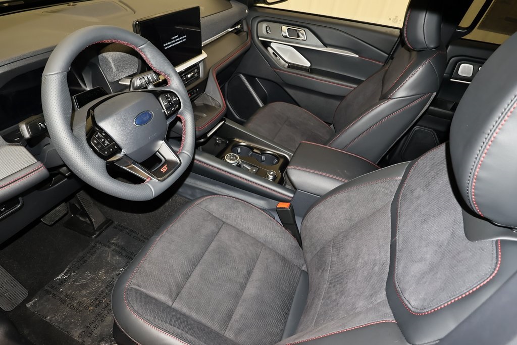 2025 Ford Explorer ST photo 26