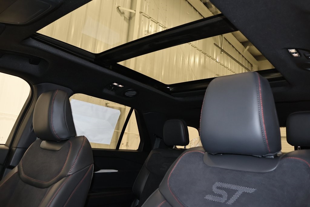 2025 Ford Explorer ST photo 27