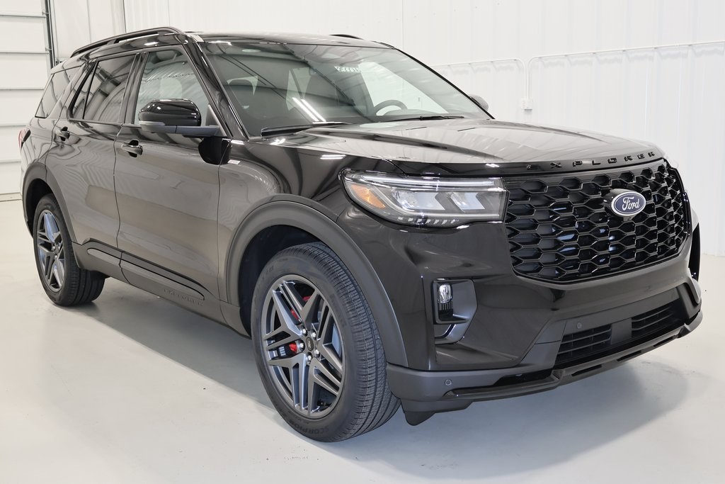 2025 Ford Explorer ST-Line photo 2