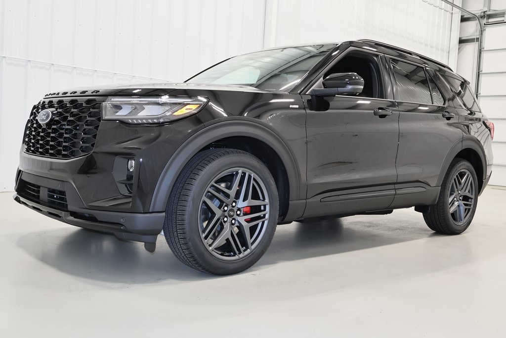 2025 Ford Explorer ST-Line photo 4