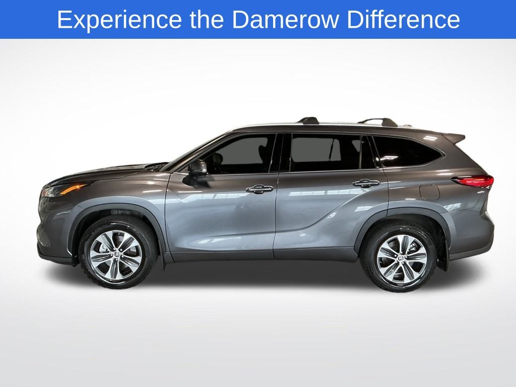 2022 Toyota Highlander XLE photo 16