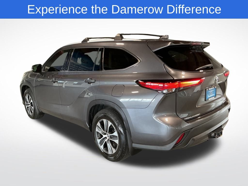 2022 Toyota Highlander XLE photo 17