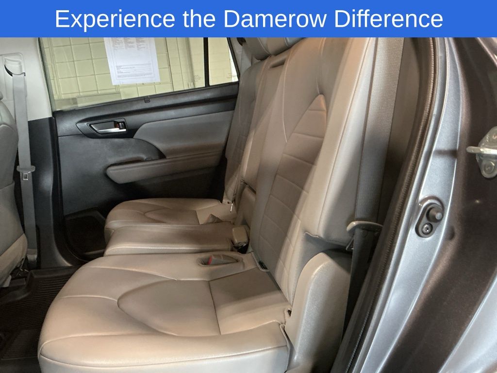 2022 Toyota Highlander XLE photo 8