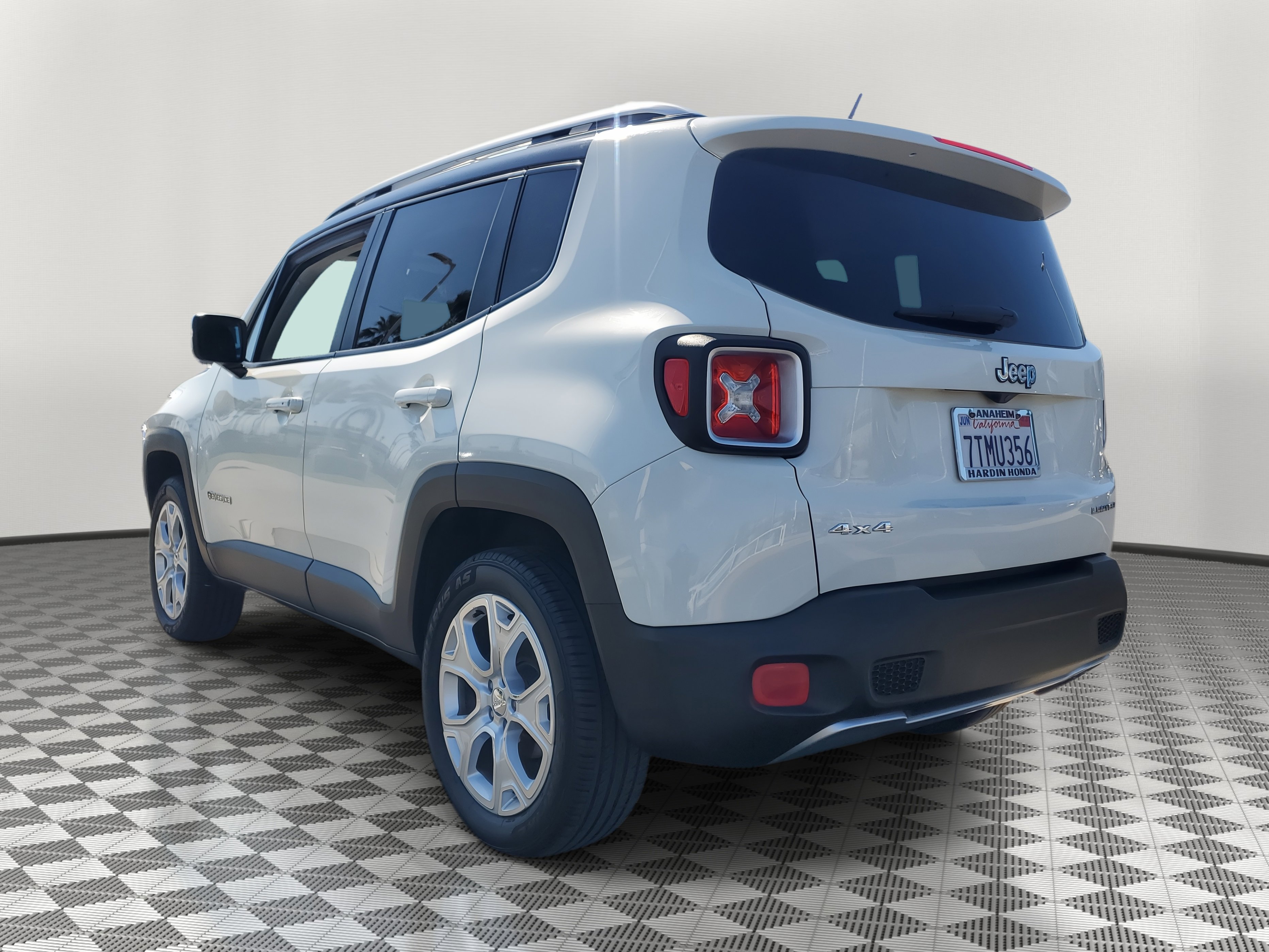 2016 Jeep Renegade Limited photo 3