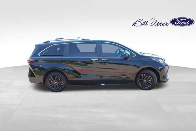 2024 Toyota Sienna Woodland Edition photo 4