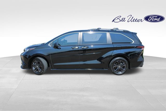 2024 Toyota Sienna Woodland Edition photo 8