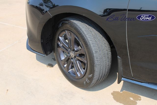 2024 Toyota Sienna Woodland Edition photo 9