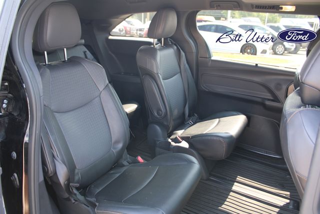 2024 Toyota Sienna Woodland Edition photo 13