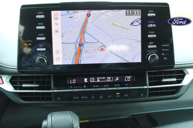 2024 Toyota Sienna Woodland Edition photo 17