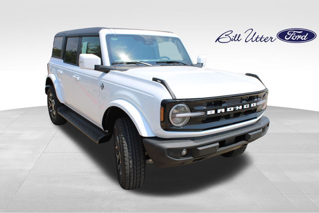 2025 Ford Bronco Outer Banks photo 2