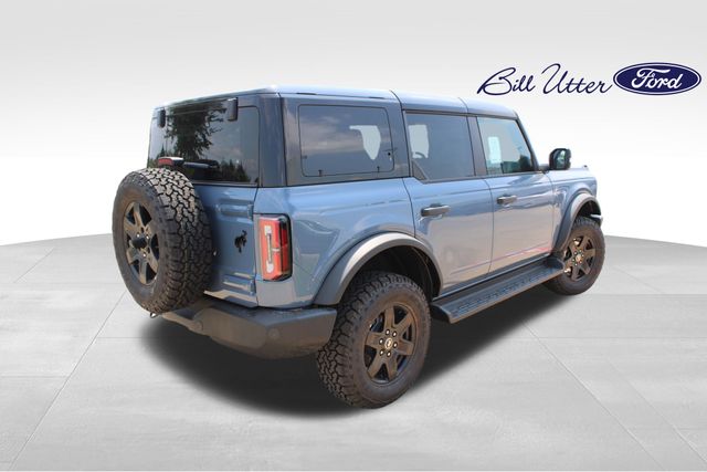 2025 Ford Bronco Outer Banks photo 2