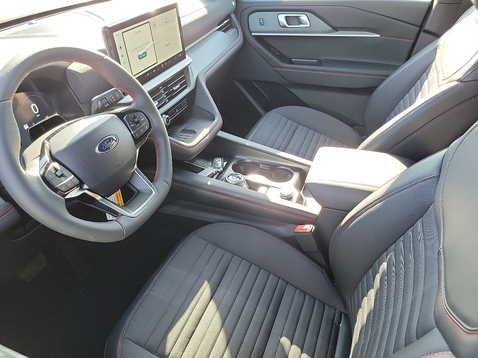 2025 Ford Explorer ST-Line photo 2