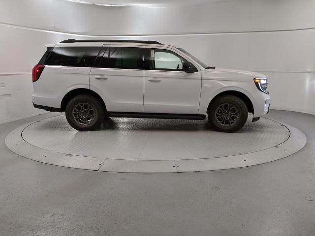 2025 Ford Expedition photo 2