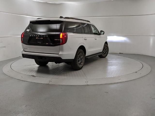 2025 Ford Expedition photo 3