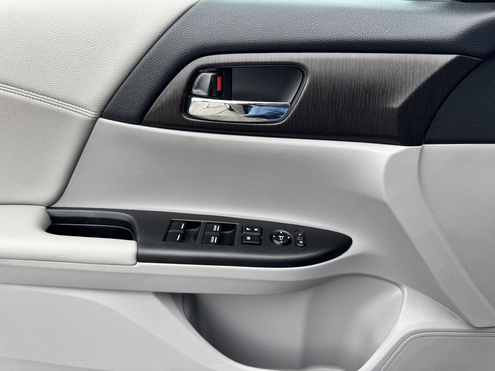 2014 Honda Accord EX photo 15