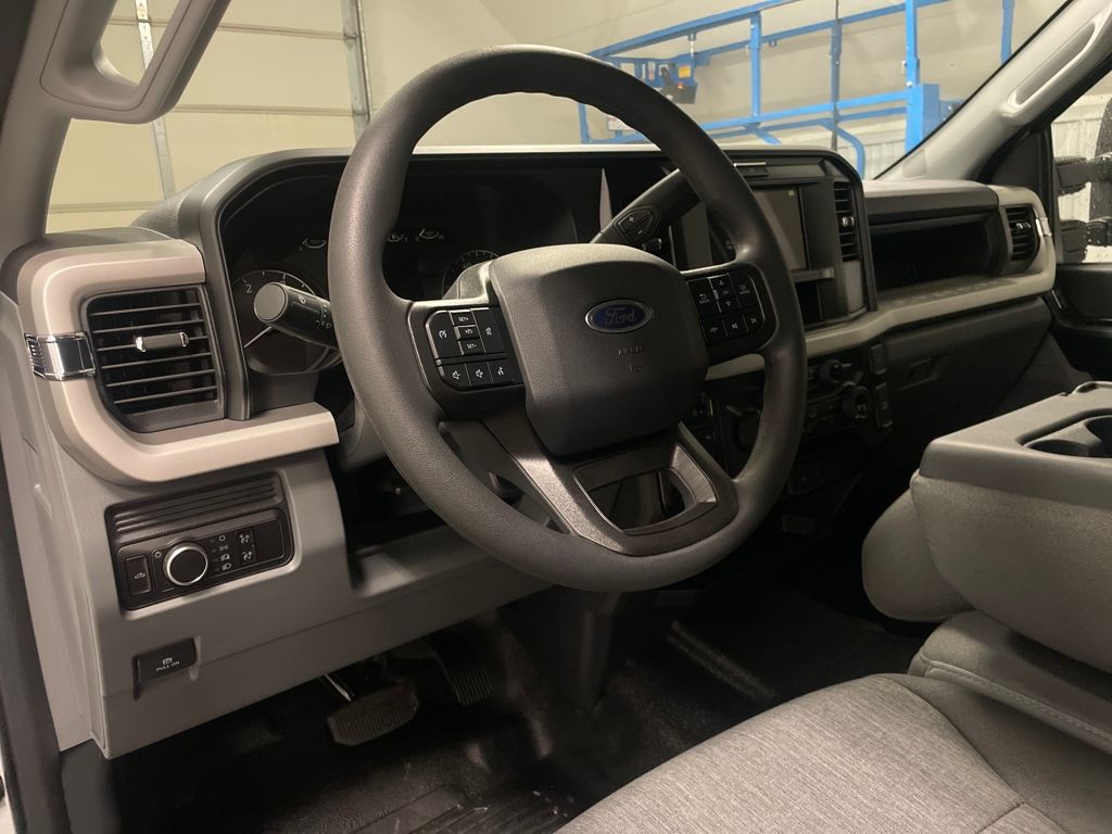 2025 Ford F-250 photo 16