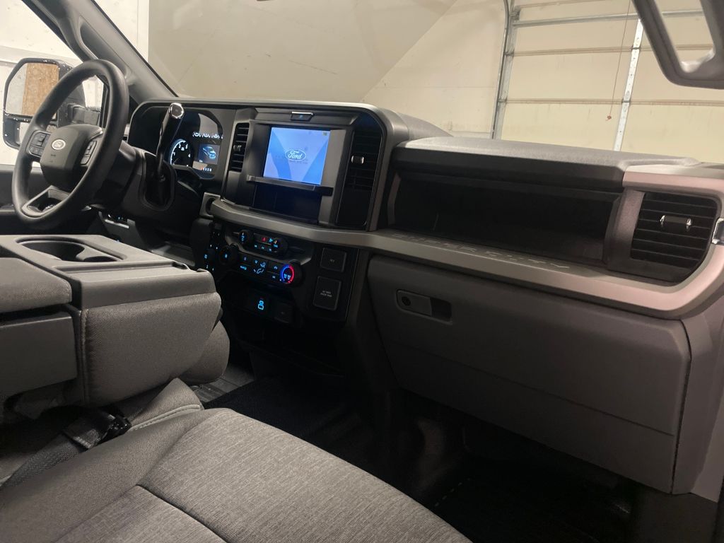 2025 Ford F-250 photo 24