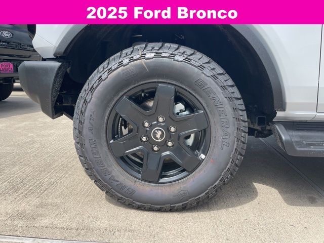 2025 Ford Bronco Outer Banks photo 9