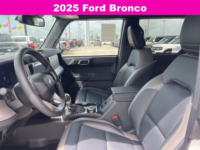 2025 Ford Bronco Outer Banks photo 11