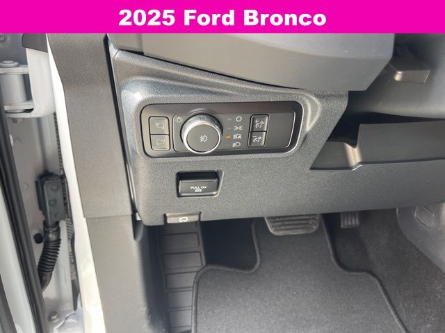 2025 Ford Bronco Outer Banks photo 12