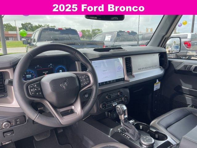 2025 Ford Bronco Outer Banks photo 14