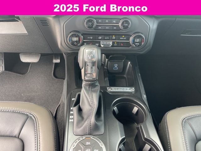 2025 Ford Bronco Outer Banks photo 18