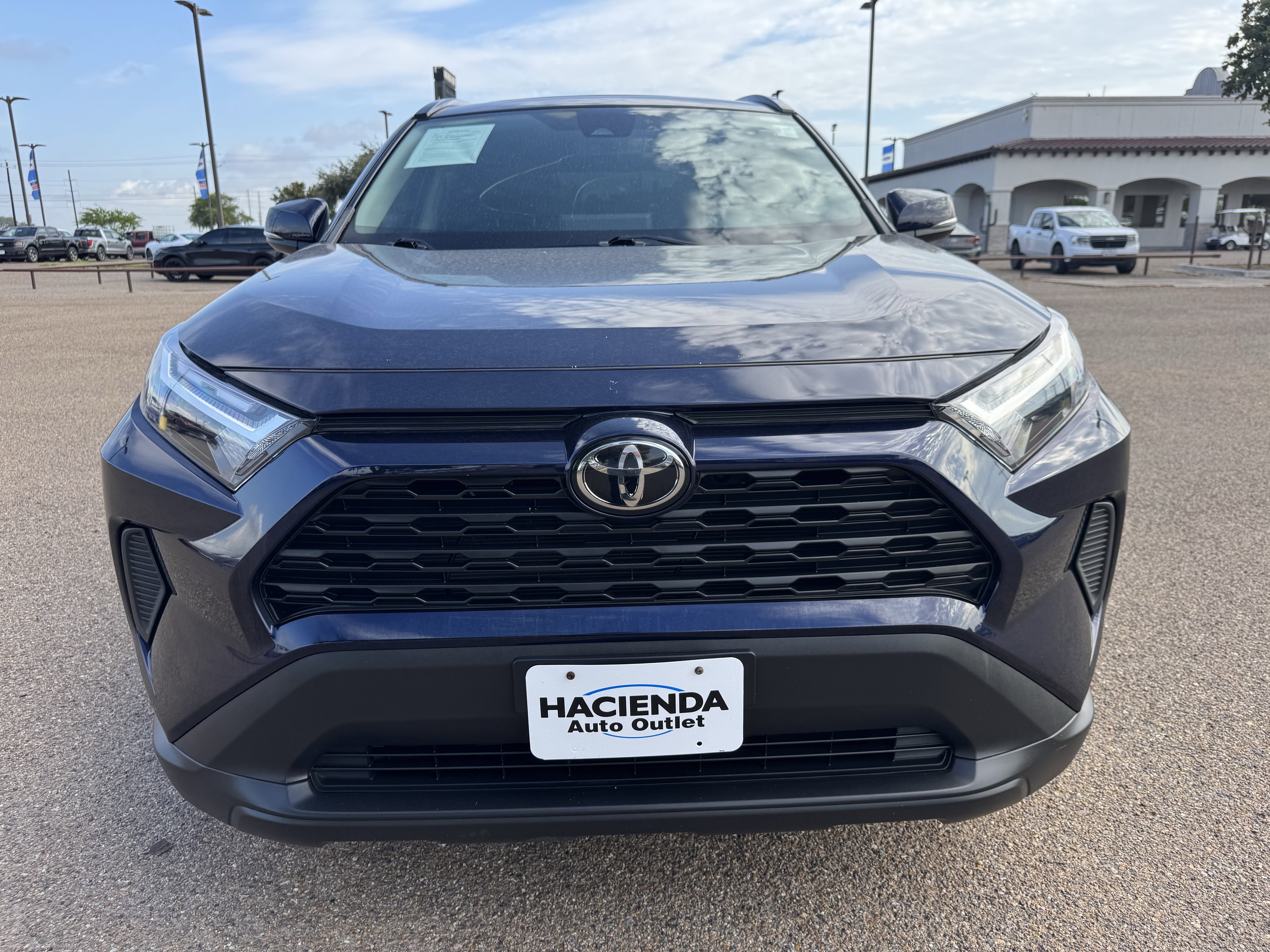 2022 Toyota RAV4 XLE photo 3