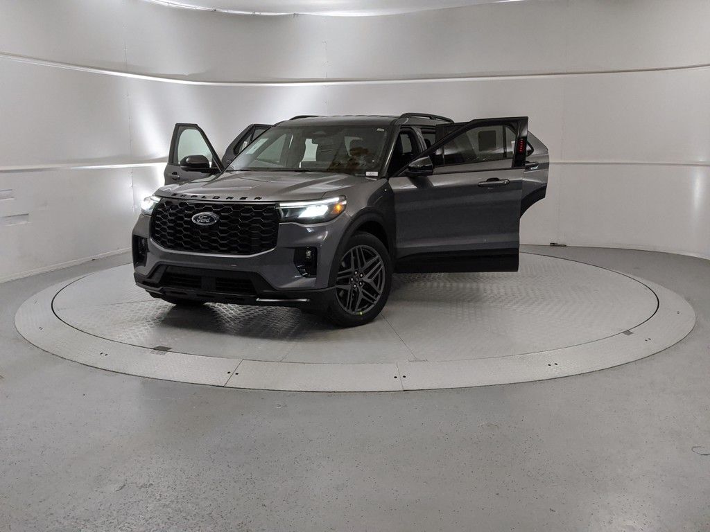 2025 Ford Explorer ST-Line photo 4