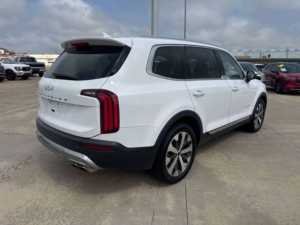 2022 Kia Telluride EX photo 2