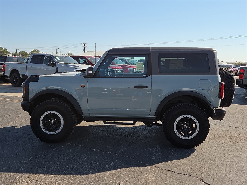 2024 Ford Bronco Badlands photo 2