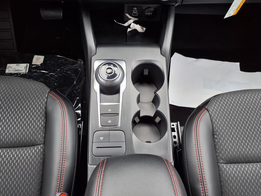 2025 Ford Escape Hybrid ST-Line Select photo 9