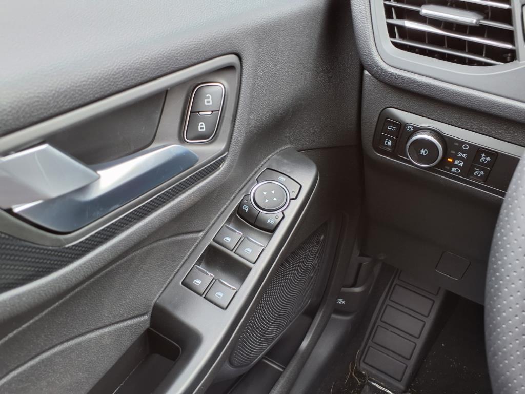 2025 Ford Escape Hybrid ST-Line Select photo 11
