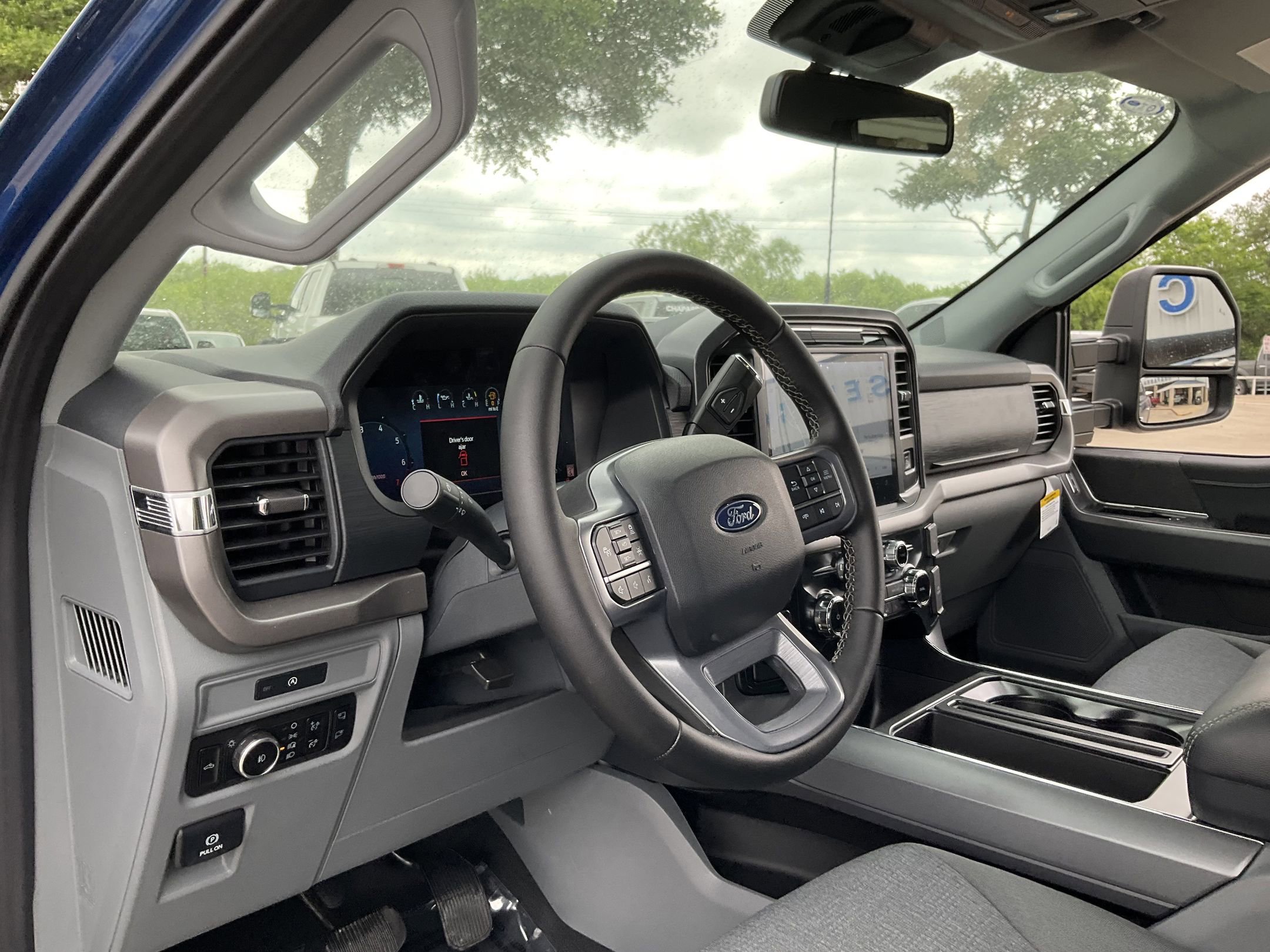2025 Ford F-150 XLT photo 4