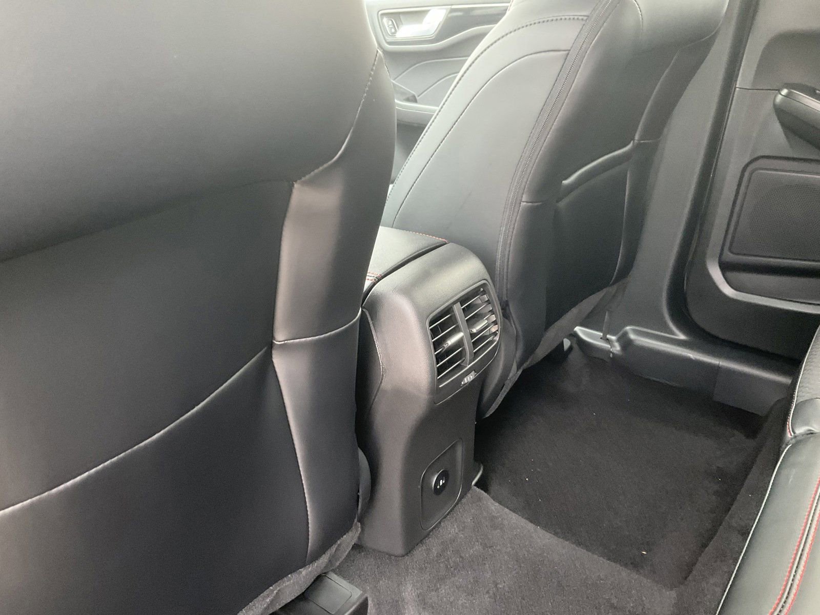 2025 Ford Escape ST-Line photo 4
