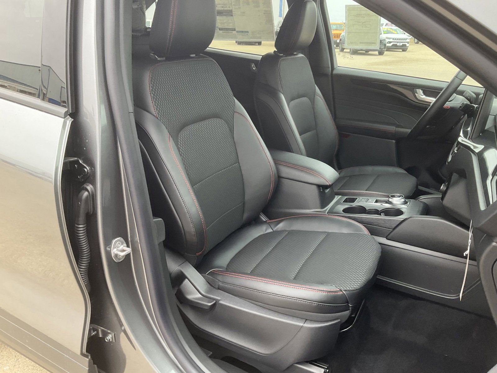 2025 Ford Escape ST-Line photo 12