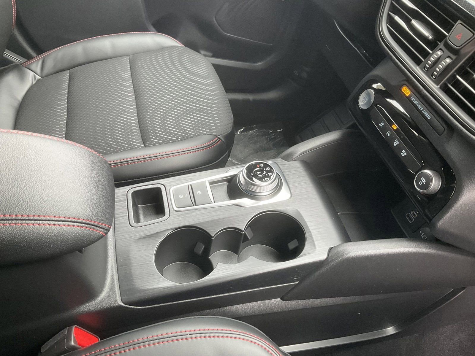 2025 Ford Escape ST-Line photo 16