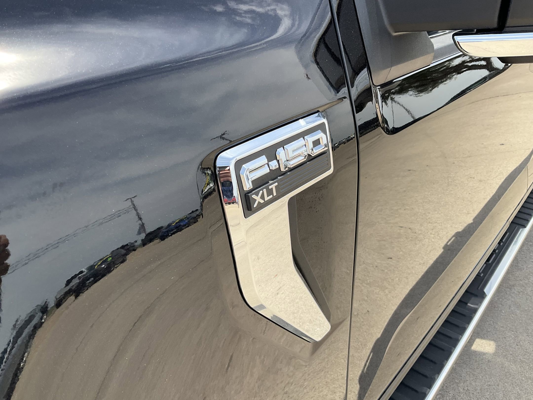 2025 Ford F-150 XLT photo 2