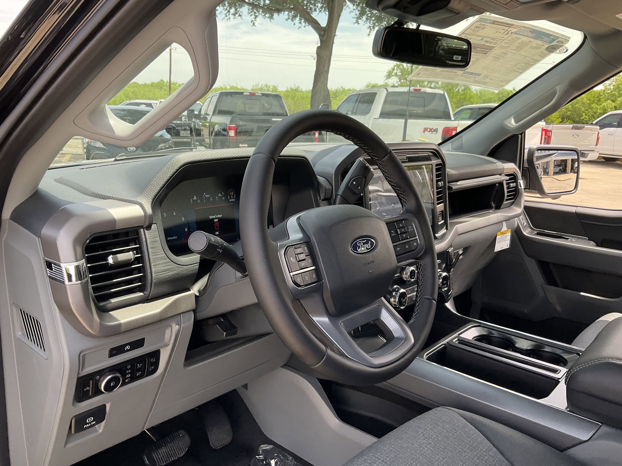 2025 Ford F-150 XLT photo 3