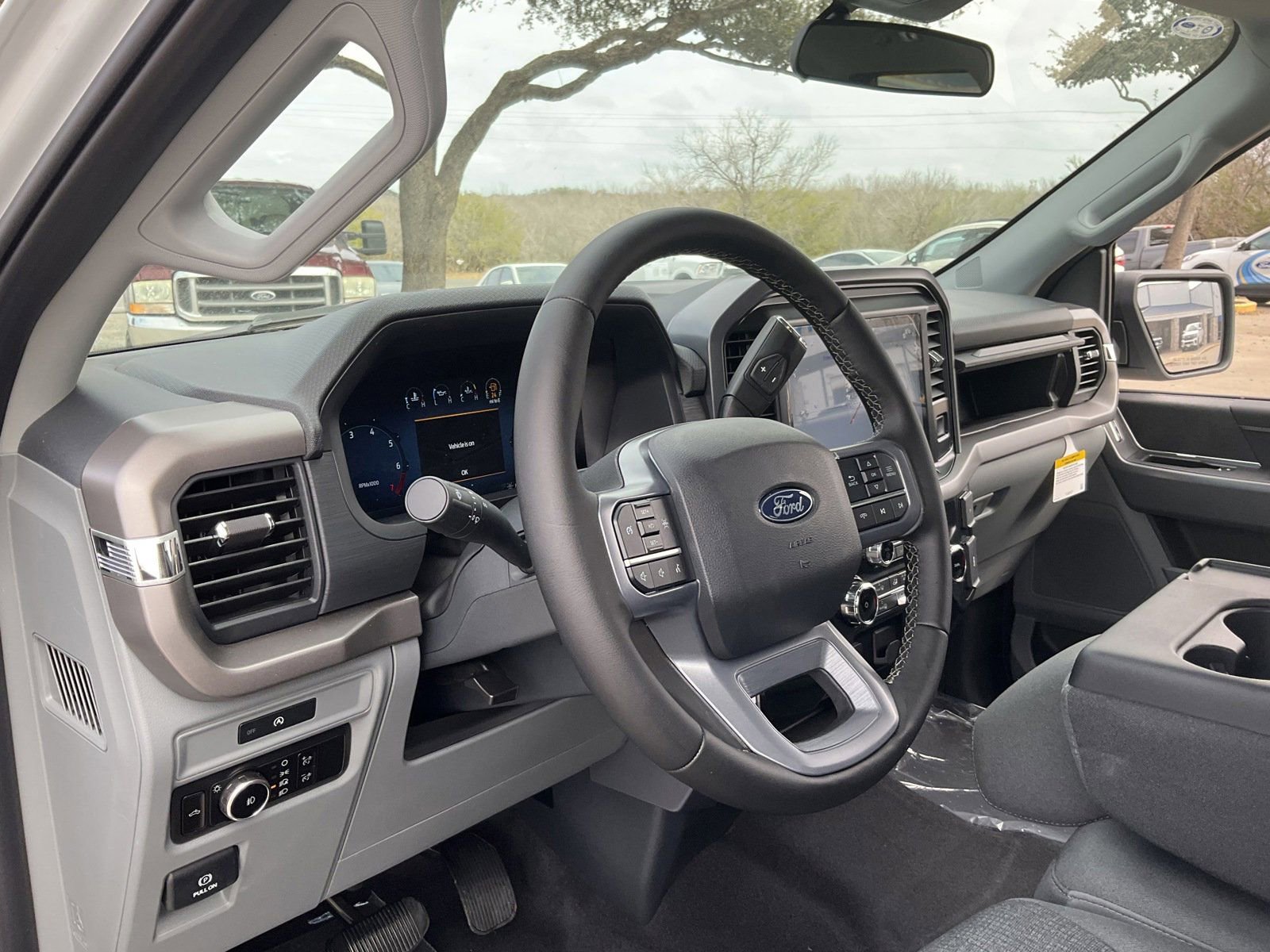 2025 Ford F-150 XLT photo 4