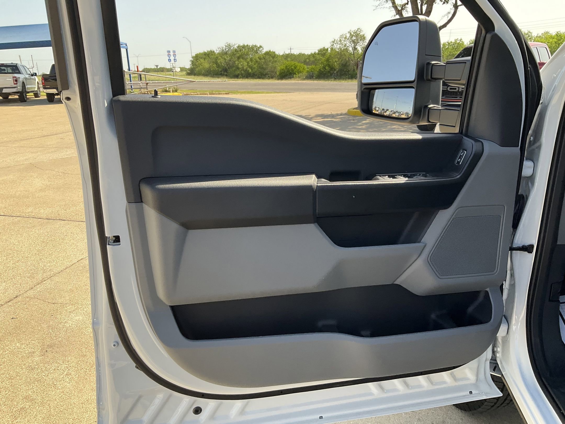 2025 Ford F-350 XL photo 3
