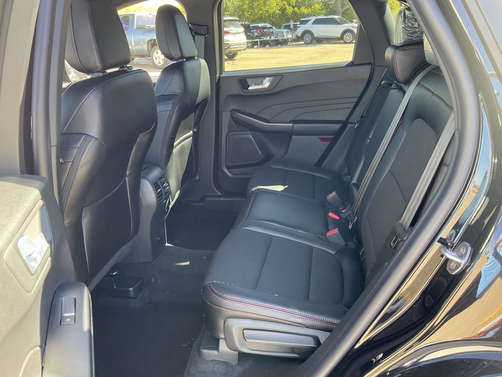 2025 Ford Escape ST-Line photo 2