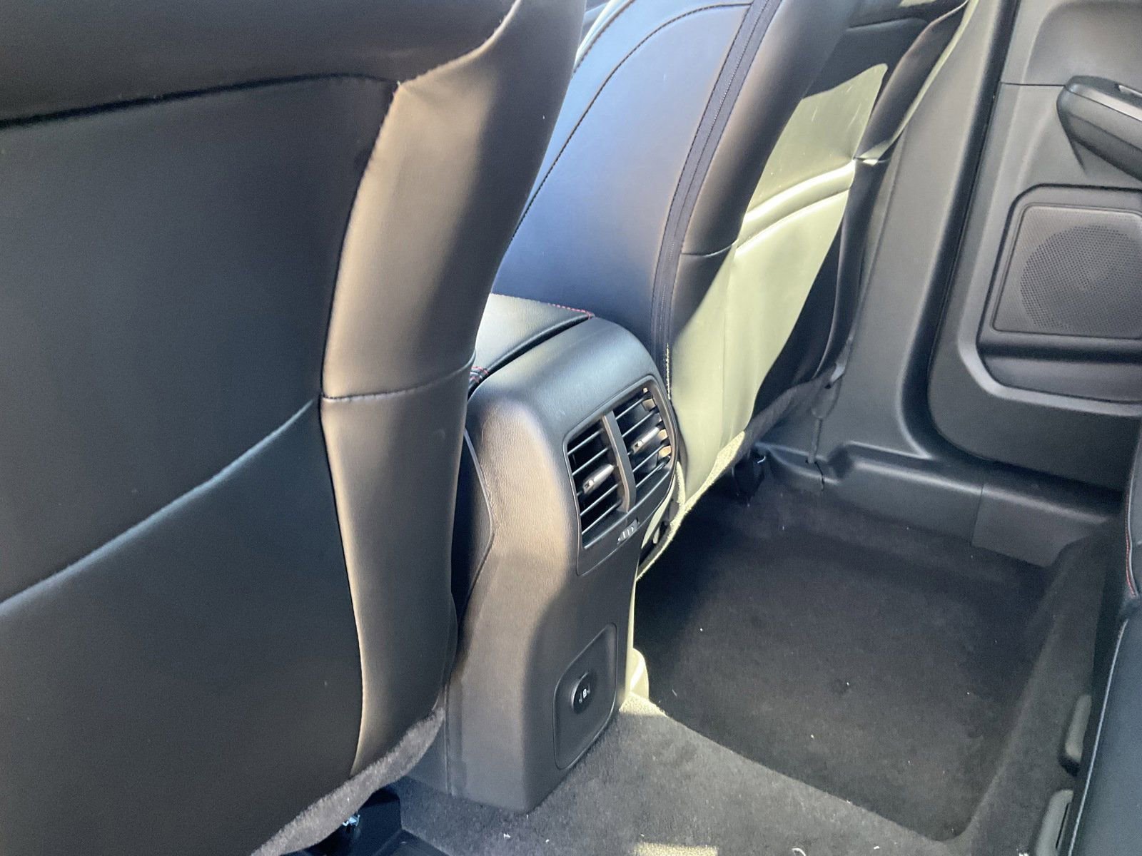 2025 Ford Escape ST-Line photo 4