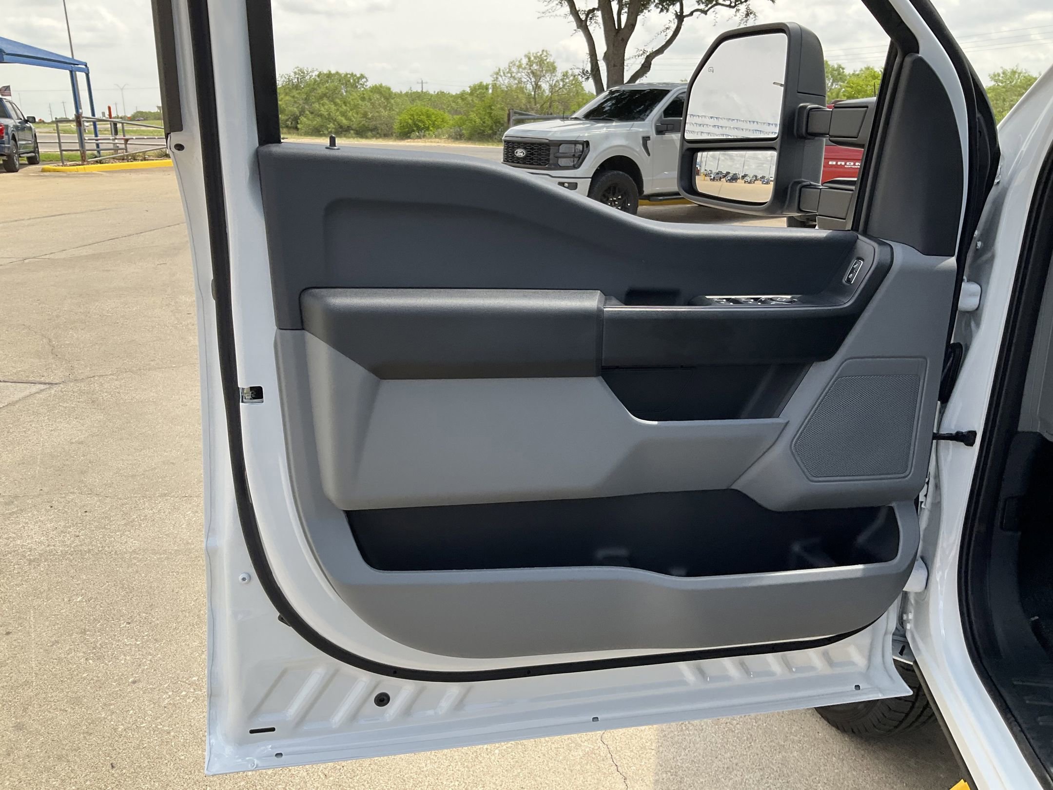 2025 Ford F-350 XL photo 4