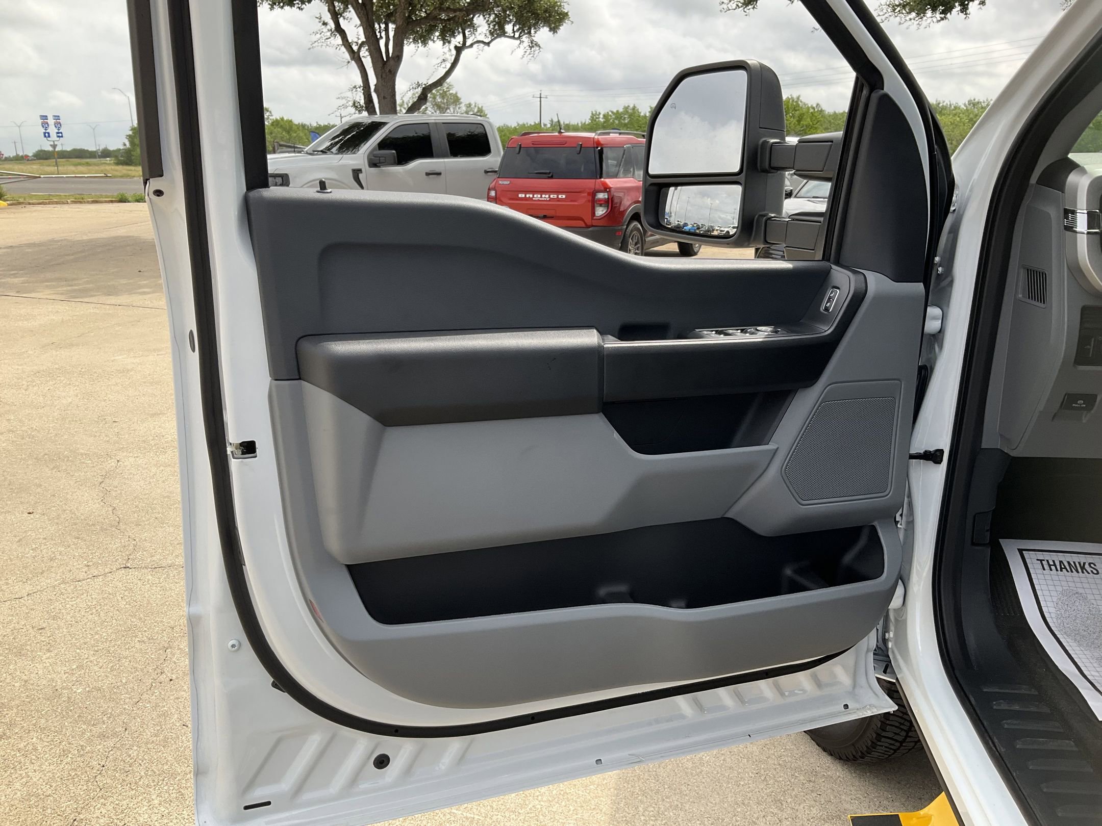 2025 Ford F-350 XL photo 4